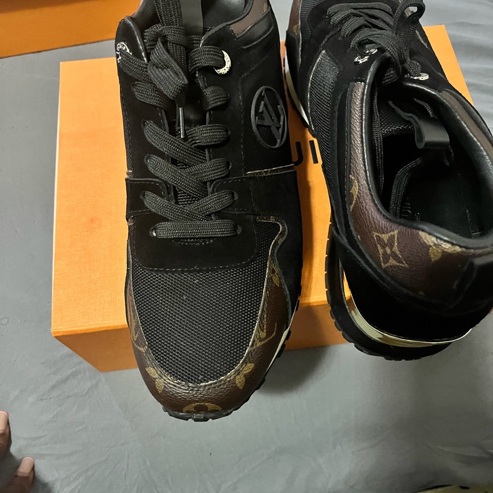 LV sneakers - Picture 7 of 9